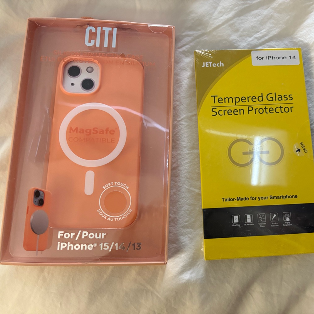 BNWT iPhone 14 MagSafe case and screen protector